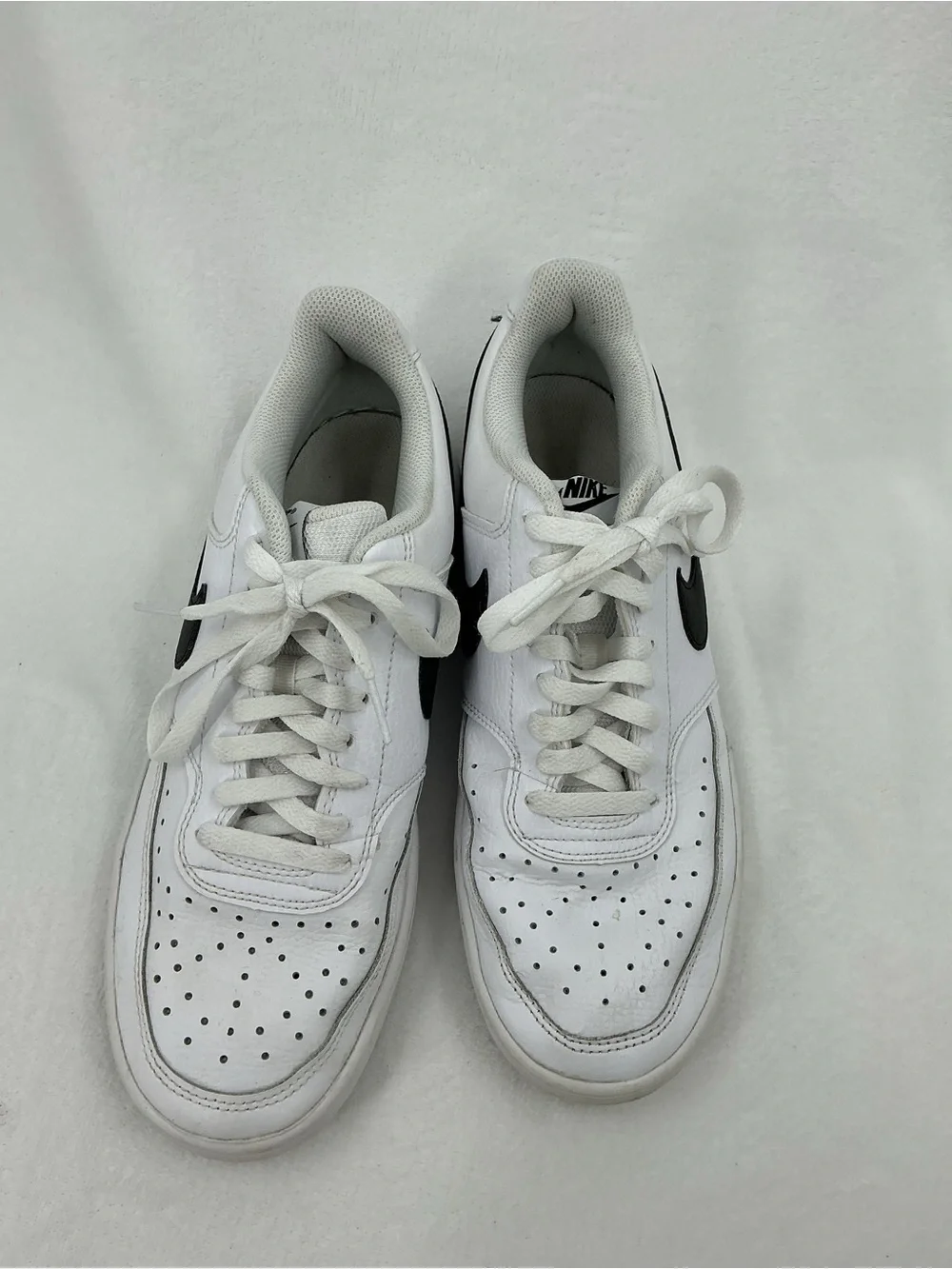 Nike White Crew Athletic Socks with Black SwooshB34